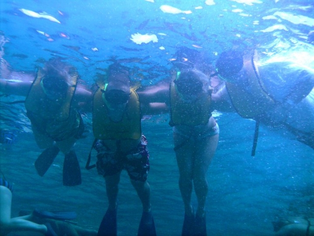 Amigos snorkeleando